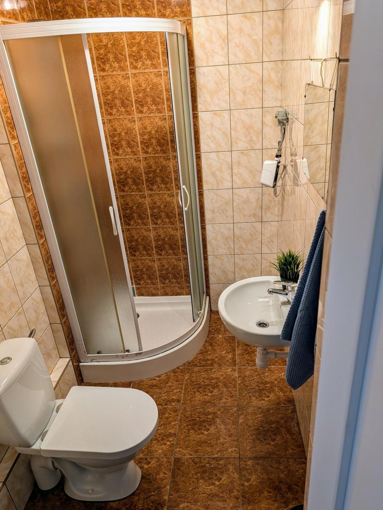 Hostel Baraczek Lotnisko Leszno Leszno  Zewnętrze zdjęcie