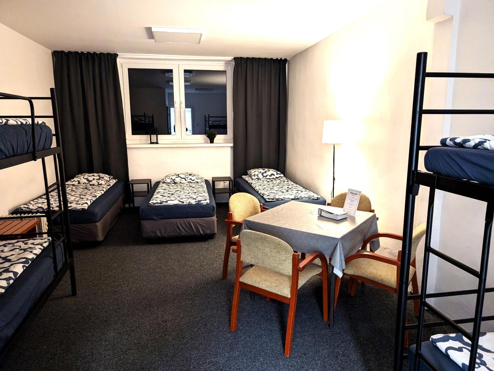 Hostel Baraczek Lotnisko Leszno Leszno  Zewnętrze zdjęcie