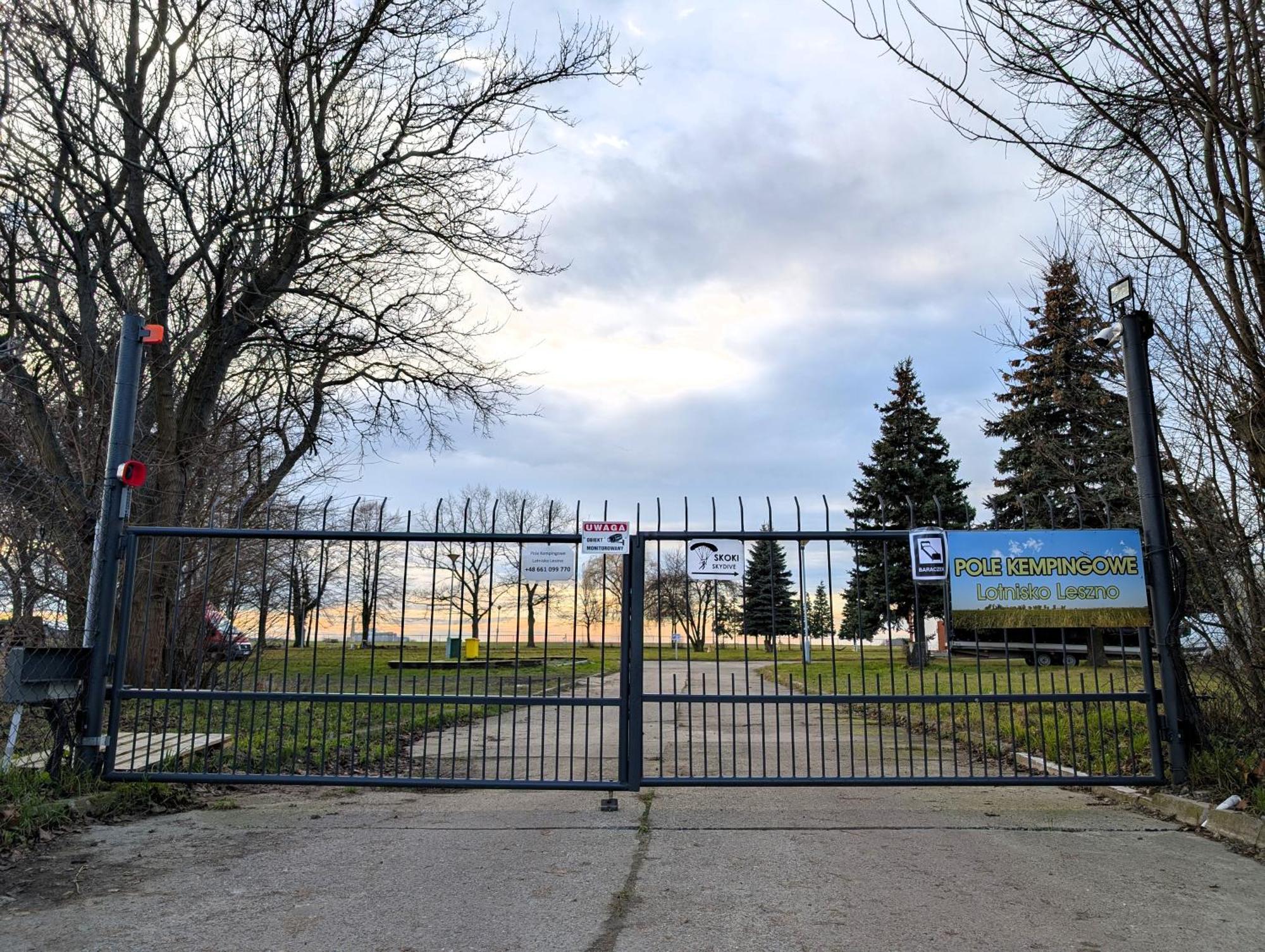 Hostel Baraczek Lotnisko Leszno Leszno  Zewnętrze zdjęcie